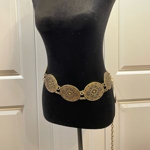 NWT Chico’s Gwendolyn brass chain belt